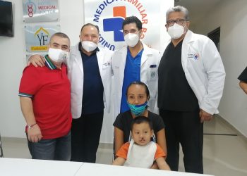 REGALAN SONRISAS A UN MENOR DE EDAD