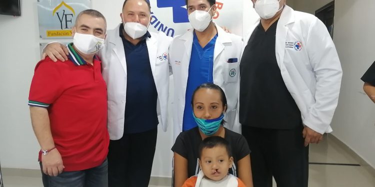 REGALAN SONRISAS A UN MENOR DE EDAD