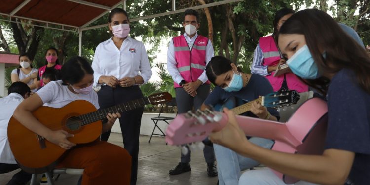 ENTREGA DIF BJ DONATIVO PARA PROTECCIÓN DE GRUPOS MÉDICOS