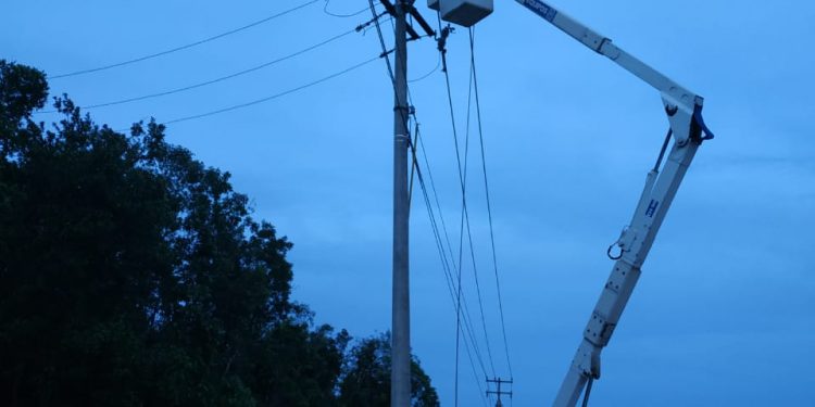 SIGUEN 44 ZONAS DE CANCÚN, ENTRE REGIONES Y COLONIAS, SIN LUZ