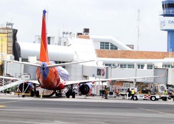 EL AEROPUERTO DE CANCÚN PREVÉ REALIZAR ESTE LUNES 274 OPERACIONES AÉREAS