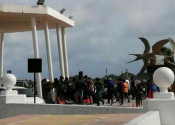 DESPUÉS DE TT “GAMMA” LARGAS FILAS PARA CRUZAR DE COZUMEL-PLAYA