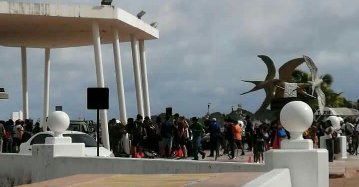 DESPUÉS DE TT “GAMMA” LARGAS FILAS PARA CRUZAR DE COZUMEL-PLAYA