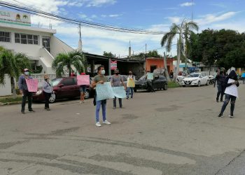 TRABAJADORES DE CASINOS SE MANIFIESTAN FRENTE A LA SESA