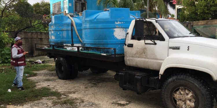 ABASTECEN DE AGUA POTABLE COLONIA IRREGULAR MÉXICO