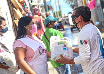 ENTREGAN DIF ESTATAL Y GOBIERNO MUNICIPAL APOYOS A COOPERATIVAS PESQUERAS, TURÍSTICAS, MALETEROS Y COMISIONISTAS