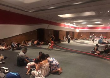 400 TURISTAS Y HABITANTES DE LA ZONA HOTELERA YA ESTÁN EN EL ALBERGUE DEL CENTRO DE CONVENCIONES
