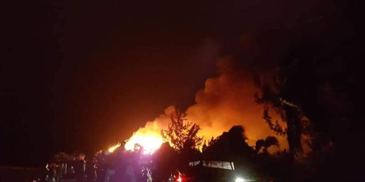 CONTROLA PC INCENDIO DE HOTEL EN HOLBOX, NO HAY MUERTOS