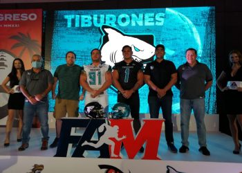 AUTORIDADES DEL DEPORTE DAN LA BIENVENIDA A TIBURONES
