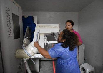 BUSCA GOBIERNO MUNICIPAL SENSIBILIZAR Y PREVENIR EL CÁNCER DE MAMA EN ISLA MUJERES