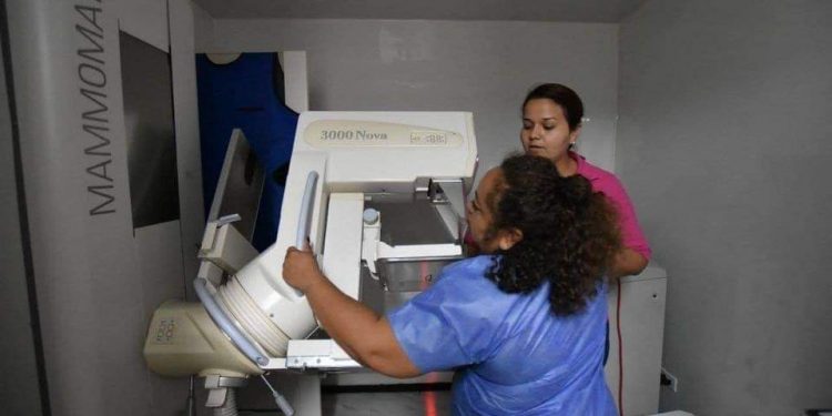 BUSCA GOBIERNO MUNICIPAL SENSIBILIZAR Y PREVENIR EL CÁNCER DE MAMA EN ISLA MUJERES