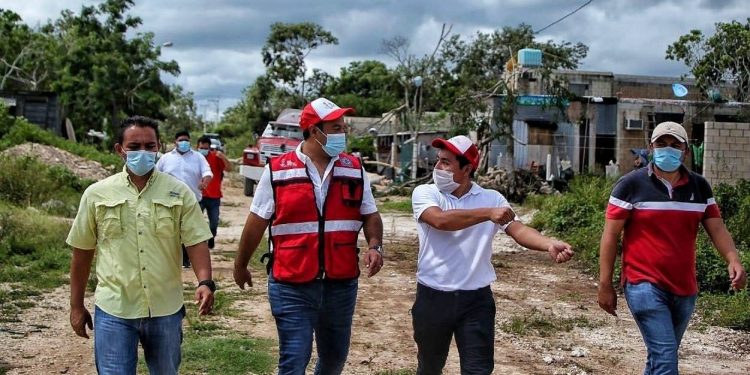 CONTINÚA JUAN CARRILLO CON DISTRIBUCIÓN DE AGUA POTABLE Y APOYO ALIMENTARIO EN RANCHO VIEJO