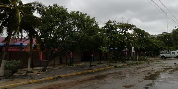 CANCUNENSES ESTÁN HARTOS POR LA FALTA DE LUZ