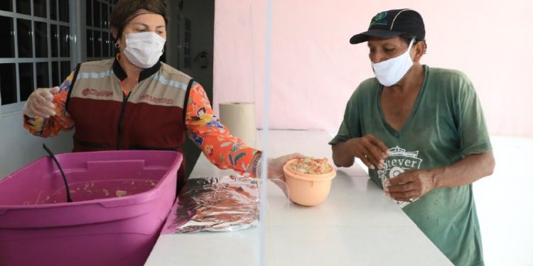 SIRVE GOBIERNO DE LAURA BERISTAIN MÁS DE 2 MIL COMIDAS CALIENTES AL DÍA