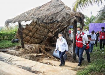 CONSTATAN CATALINA PORTILLO Y JUAN CARRILLO POSIBLES AFECTACIONES EN ISLA MUJERES TRAS EL PASO DE HURACANES