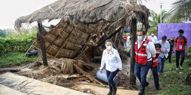 CONSTATAN CATALINA PORTILLO Y JUAN CARRILLO POSIBLES AFECTACIONES EN ISLA MUJERES TRAS EL PASO DE HURACANES