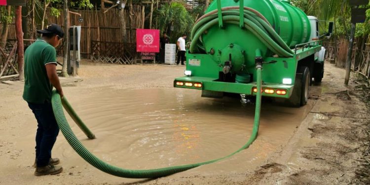 RESTABLECEN SERVICIO DE AGUA EN TULUM LUEGO DE ZETA