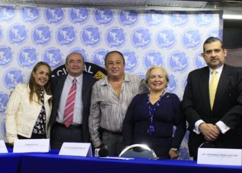 ENFERMERAS, PERIODISTAS, ARTISTAS Y LOCUTORES MUEREN DE HAMBRE, NO SÓLO POR COVID-19