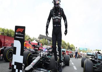 LEWIS HAMILTON GANA EL EIFEL GP Y EMPATA EN TRIUNFOS A MICHAEL SCHUMACHER