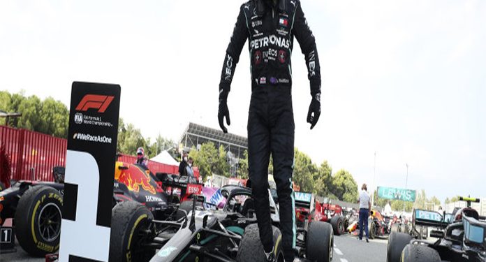 LEWIS HAMILTON GANA EL EIFEL GP Y EMPATA EN TRIUNFOS A MICHAEL SCHUMACHER