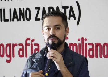 PRESENTA BISNIETO DE EMILIANO ZAPATA SU LIBRO EN PLAYA DEL CARMEN