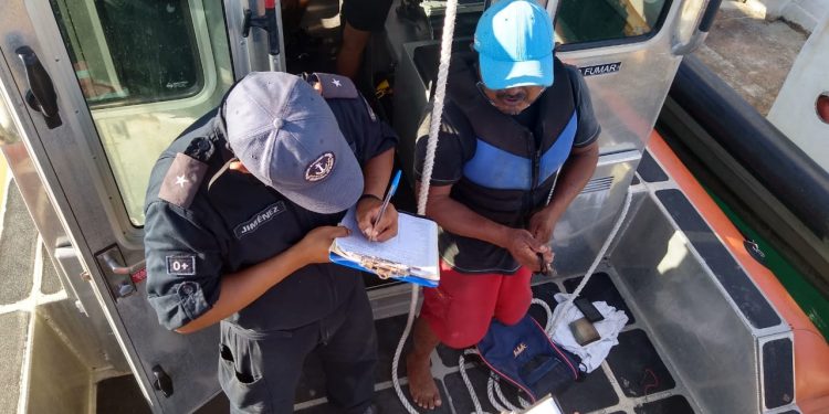 RESCATA LA SEMAR A TRIPULANTE DE UNA EMBARCACIÓN A LA DERIVA EN ISLA MUJERES