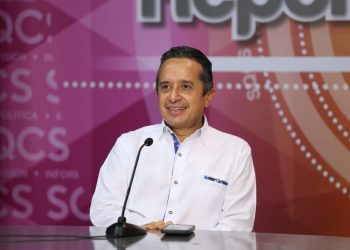 CARLOS JOAQUÍN ORIENTÓ QUE SE ATIENDAN A LAS ESCUELAS AFECTADAS POR EL HURACÁN “DELTA”