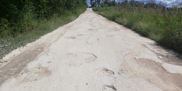 OBLIGAN A CHAK ME’EX A FIRMAR CARTA Y DEJAR GARANTÍA PARA ASEGURAR CUMPLIMIENTO DE PAVIMENTACIÓN