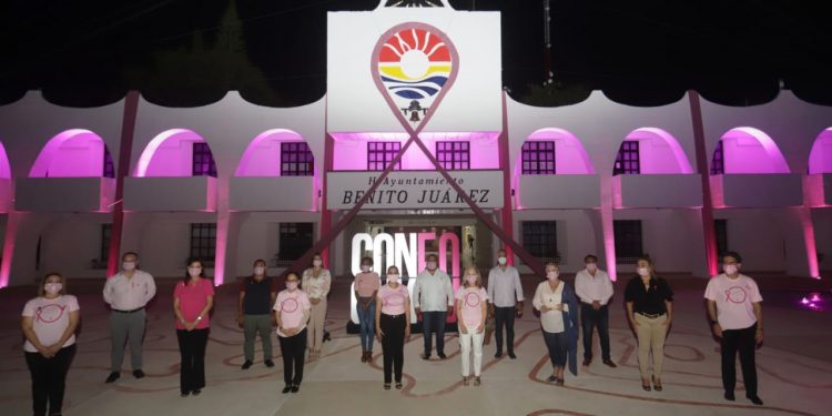 SE VISTE DE ROSA EL PALACIO MUNICIPAL DE BENITO JUÁREZ