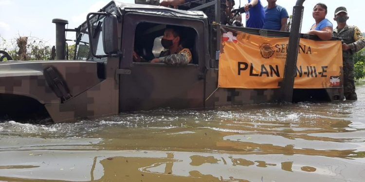 EL EJÉRCITO MEXICANO BRINDÓ APOYO EN LA RECUPERACIÓN DE LAS ÁREAS AFECTADAS POR “ZETA” EN QUINTANA ROO