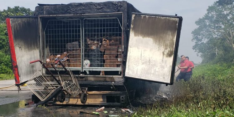 ASALTANTES DESPOJAN DE 100 MIL PESOS A TRABAJADORES DE UNA EMPRESA DE HELADOS