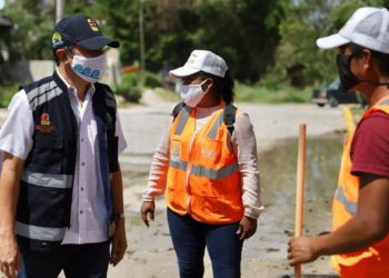 CARLOS JOAQUÍN VERIFICA EN TULUM LAS AFECTACIONES DE LA TORMENTA “GAMMA” Y EL HURACÁN “DELTA”
