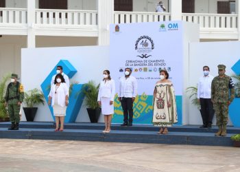 SE IZA LA BANDERA DE QUINTANA ROO EN OCASIÓN DEL 46 ANIVERSARIO COMO ESTADO LIBRE Y SOBERANO