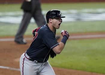 LOS BRAVOS PEGAN PRIMERO EN LA SERIE DE CAMPEONATO DE LA NACIONAL