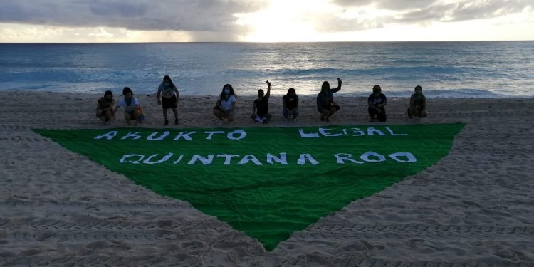 RED FEMINISTA DE QUINTANA ROO ABRE CARAVANA DEL PAÑUELO VERDE