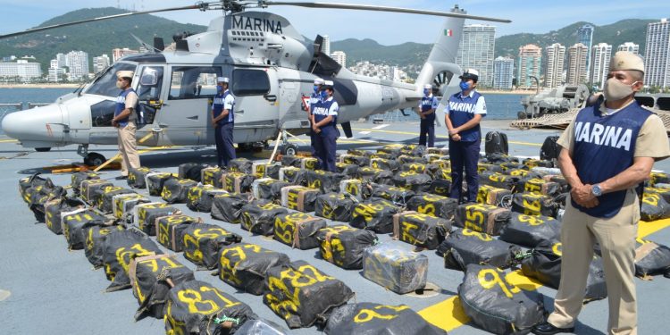 LA SECRETARÍA DE MARINA – ARMADA DE MÉXICO ASEGURA APROXIMADAMENTE DOS TONELADAS DE PRESUNTA COCAÍNA EN ALTAMAR