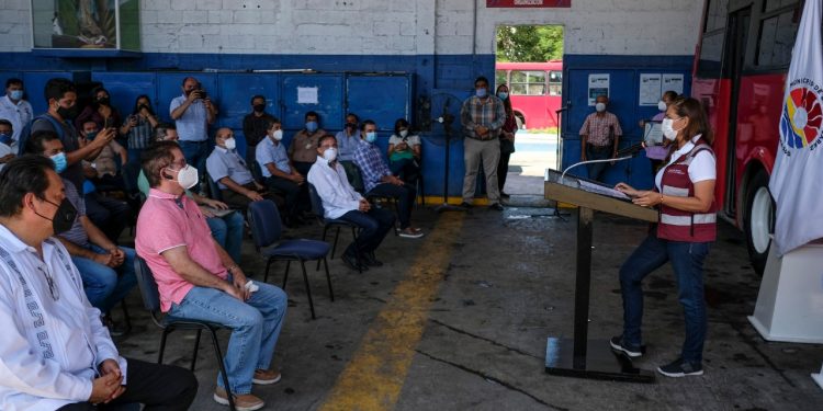 RECONOCE GOBIERNO DE CANCÚN APOYO DE TRANSPORTE PÚBLICO EN HURACÁN DELTA