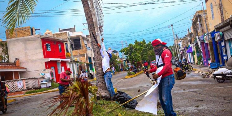 REPORTA JUAN CARRILLO SALDO BLANCO EN ISLA MUJERES TRAS EL PASO DEL HURACÁN “ZETA”