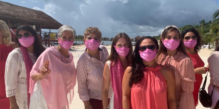 MUJERES EMPRESARIAS SE REÚNEN PARA CONMEMORAR DÍA MUNDIAL DE LA LUCHA CONTRA EL CÁNCER DE MAMA