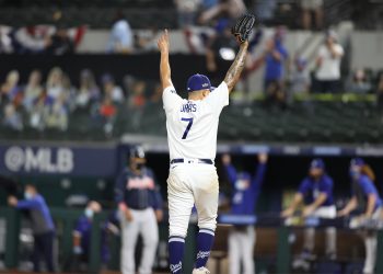DEL BRAZO DE URIAS, DODGERS VAN A LA SERIE MUNDIAL