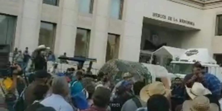 CONAGUA LLAMA A GRUPOS QUE TIENEN TOMADOS LOS ACCESOS DE SU EDIFICIO, SEDE A CONDUCIRSE A TRAVÉS DEL DIÁLOGO RESPETUOSO