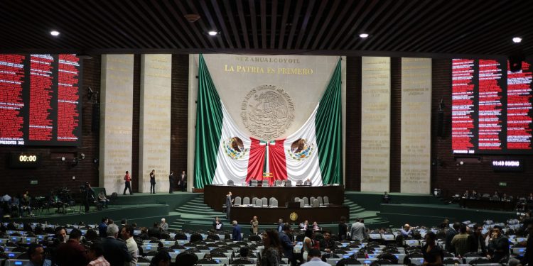 DIPUTADOS APRUEBAN CONSULTA PARA ENJUICIAR A LOS EXPRESIDENTES