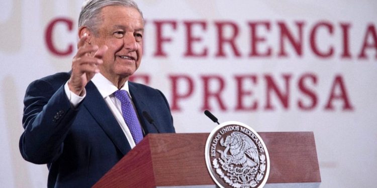 RATIFICA AMLO SU COMPROMISO DE ESTABLECER UNA ZONA LIBRE EN CHETUMAL
