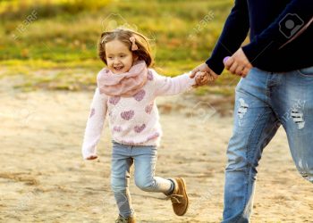 HOMBRE VA POR SU HIJA A LA GUARDERÍA Y SE LLEVA A OTRA NIÑA