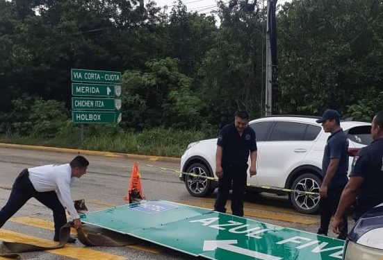 RETIRAN SEÑALAMIENTO PELIGROSO DEL BULEVAR PLAYA DEL CARMEN
