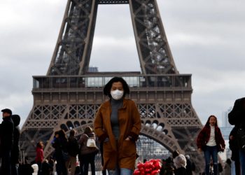 FRANCIA APLICA TOQUE DE QUEDA POR COVID-19; ESTA MEDIDA AFECTARÁ A 46 MILLONES DE PERSONAS
