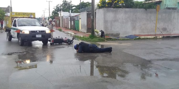 IMPRUDENTE CONDUCTOR DE EMPRESA GASERA ARROLLA A ELEMENTO DE LA POLICÍA QUINTANA ROO