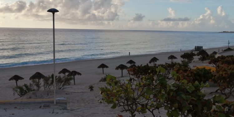 ZETA DEJA «PAQUETE CON DROGA» EN PLAYA DE CANCÚN