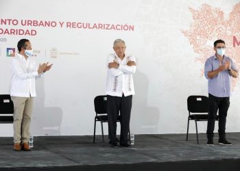 HACE RECUENTO CARLOS JOAQUÍN EN GIRA DE AMLO POR LOS DESASTRES QUE NO HAN DOBLEGADO A QROO