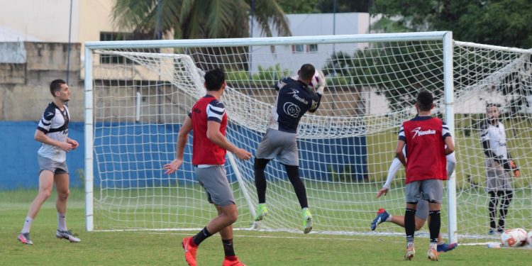 «TODOS ESTAMOS COMPROMETIDOS EN DEFENDER Y ATACAR, LA PRUEBA ES QUE SUMAMOS TRES JUEGOS SIN RECIBIR GOL»